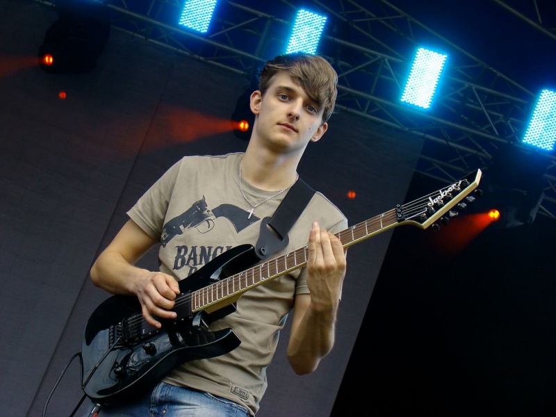 Zdjęcie w galerii na portalu naszwodzislaw.com: Farna śpiewała w krawacie od fanów wiadomości z regionu