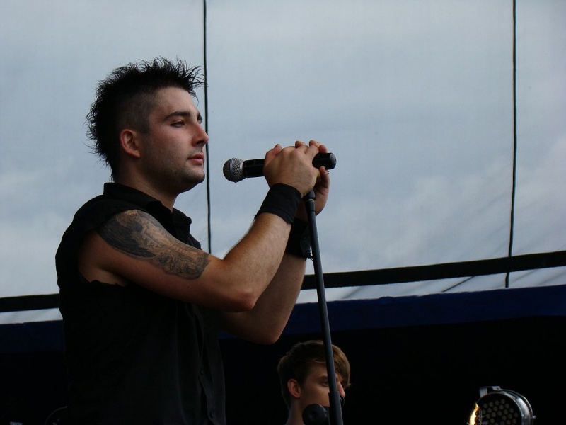 Zdjęcie w galerii na portalu naszwodzislaw.com: Farna śpiewała w krawacie od fanów wiadomości z regionu