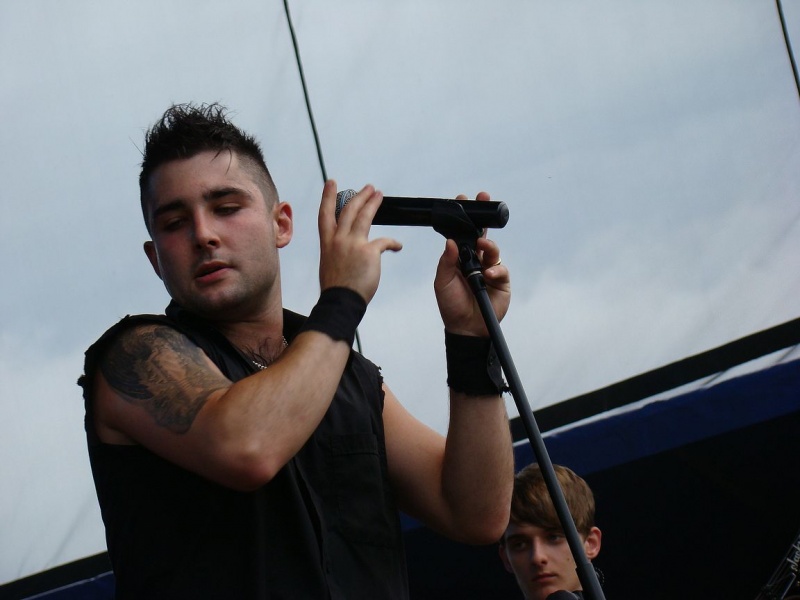 Zdjęcie w galerii na portalu naszwodzislaw.com: Farna śpiewała w krawacie od fanów wiadomości z regionu