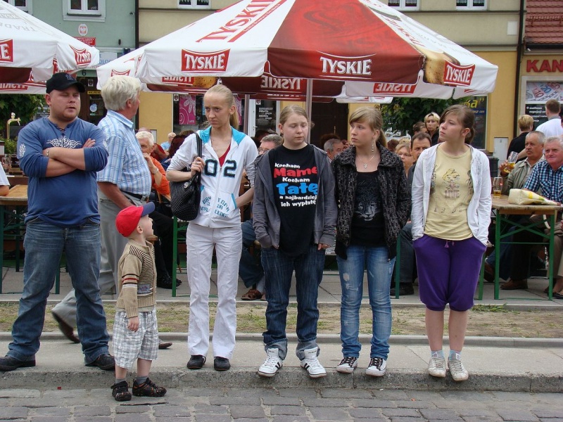 Zdjęcie w galerii na portalu naszwodzislaw.com: Farna śpiewała w krawacie od fanów wiadomości z regionu