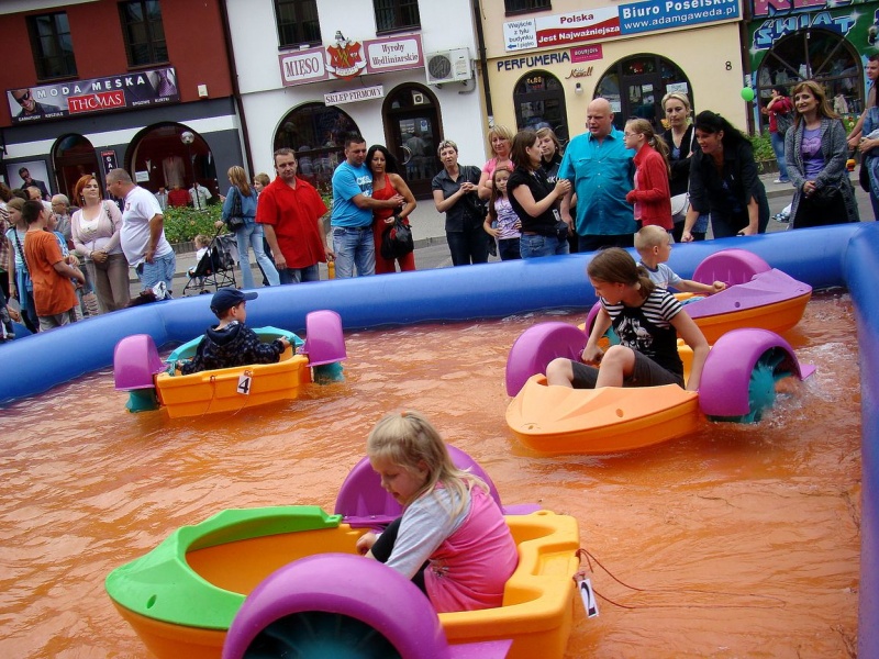 Zdjęcie w galerii na portalu naszwodzislaw.com: Farna śpiewała w krawacie od fanów wiadomości z regionu
