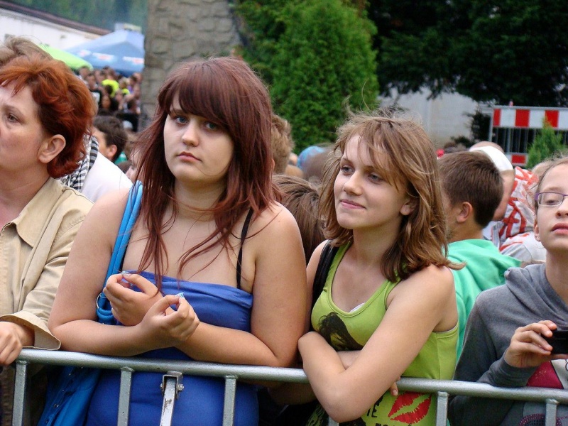 Zdjęcie w galerii na portalu naszwodzislaw.com: Farna śpiewała w krawacie od fanów wiadomości z regionu