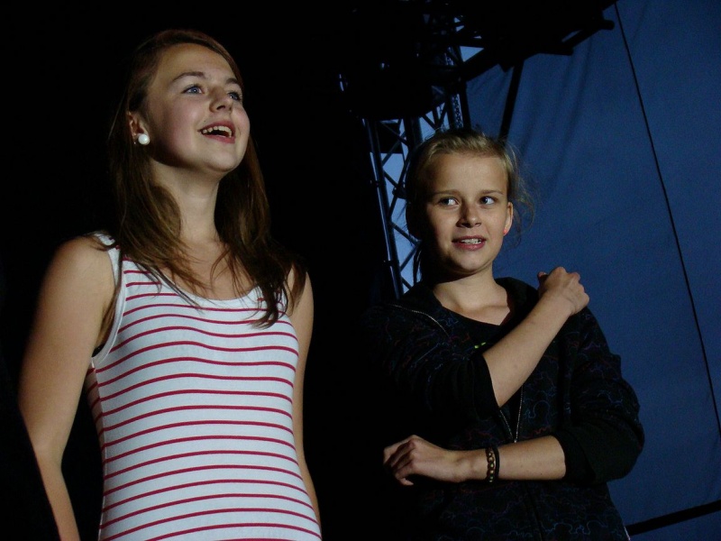 Zdjęcie w galerii na portalu naszwodzislaw.com: Farna śpiewała w krawacie od fanów wiadomości z regionu