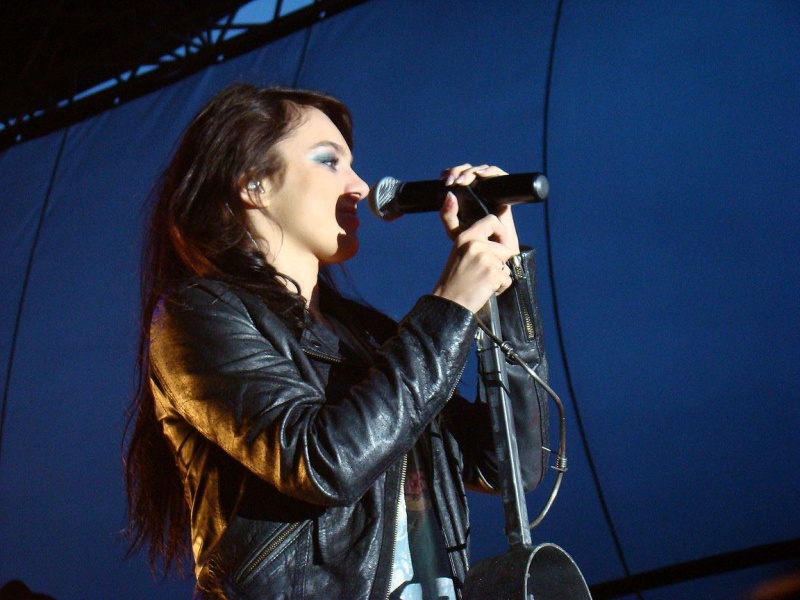 Zdjęcie w galerii na portalu naszwodzislaw.com: Farna śpiewała w krawacie od fanów wiadomości z regionu