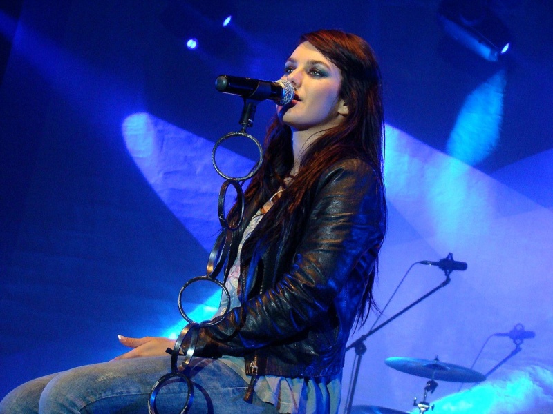 Zdjęcie w galerii na portalu naszwodzislaw.com: Farna śpiewała w krawacie od fanów wiadomości z regionu