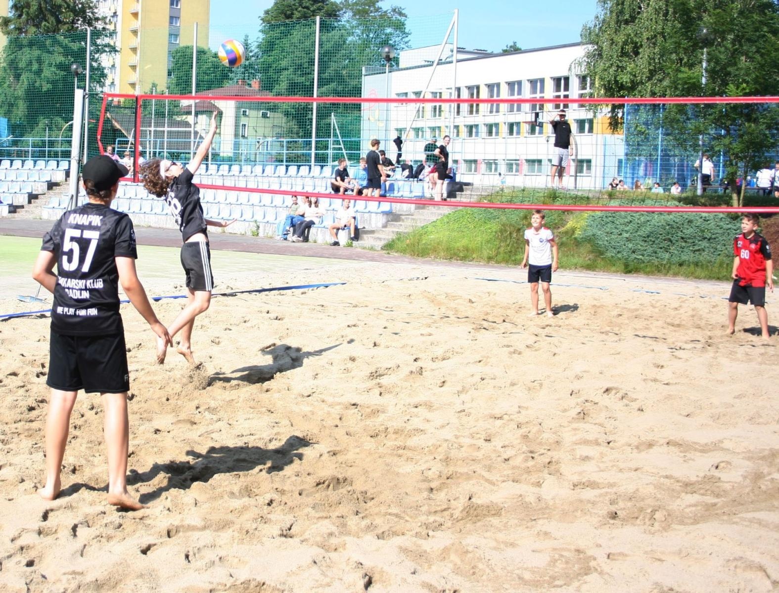 Zdjęcie w galerii na portalu naszwodzislaw.com: Ruszyło Grand Prix w siatkówce plażowej wiadomości z regionu