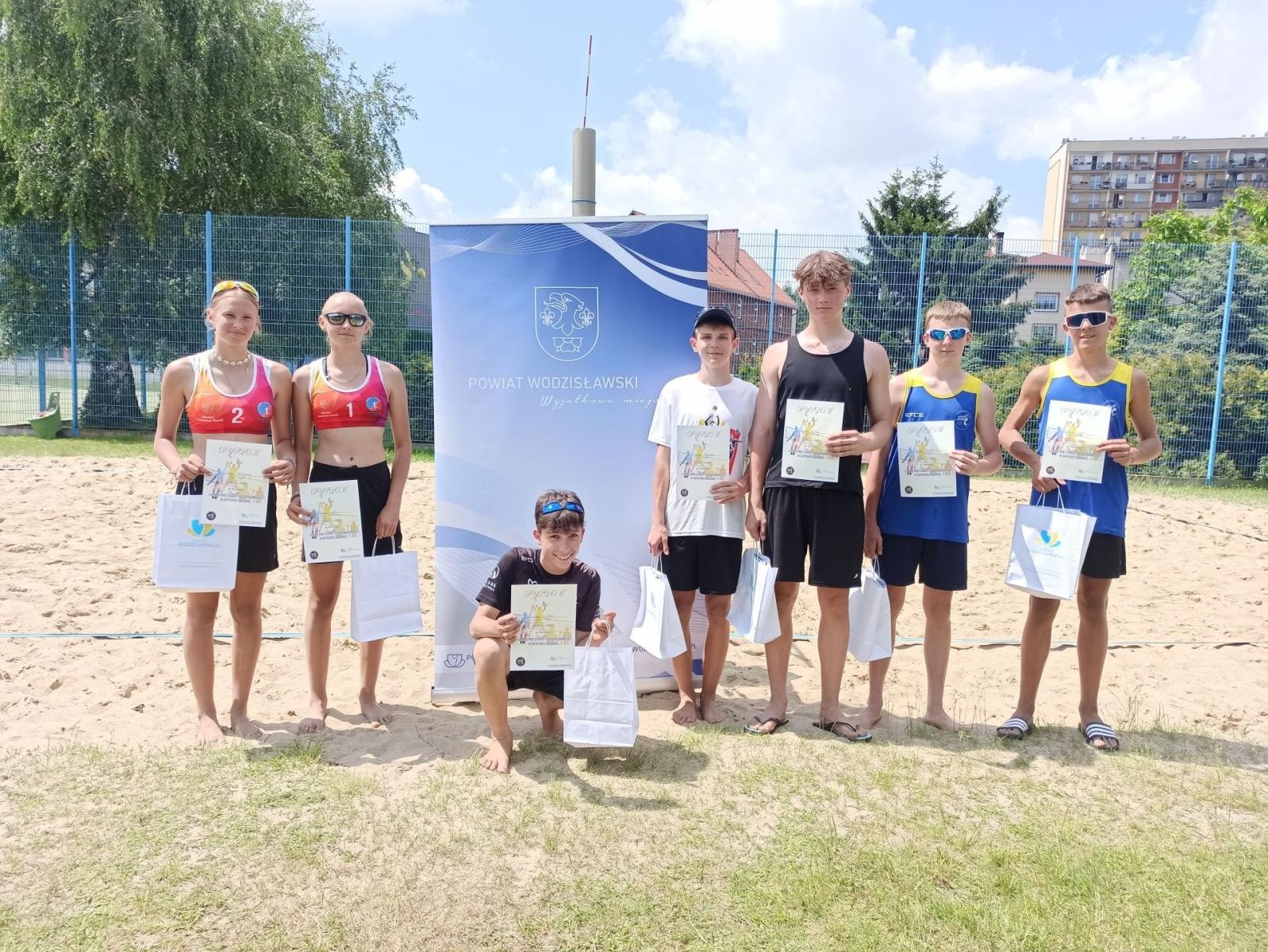 Zdjęcie w galerii na portalu naszwodzislaw.com: Ruszyło Grand Prix w siatkówce plażowej wiadomości z regionu