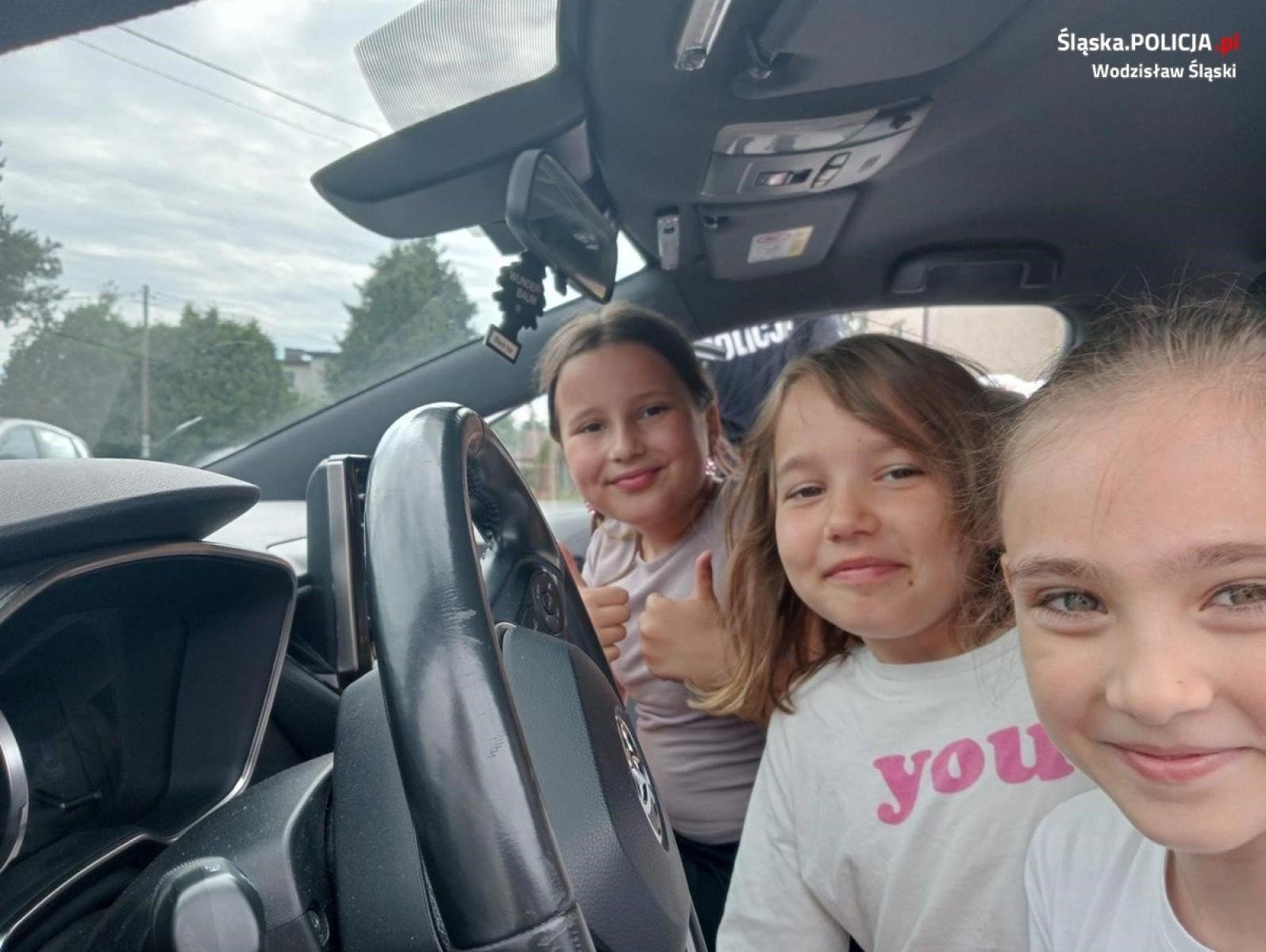 Zdjęcie w galerii na portalu naszwodzislaw.com: Policjanci z Gorzyc na dniu dziecka w Czyżowicach wiadomości z regionu