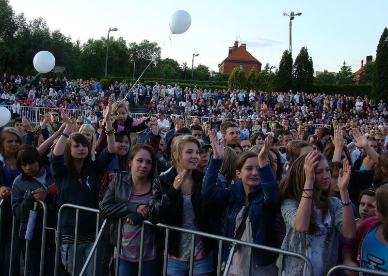 Zdjęcie w galerii na portalu naszwodzislaw.com: Dwie Kaśki rozbujały miasto wiadomości z regionu