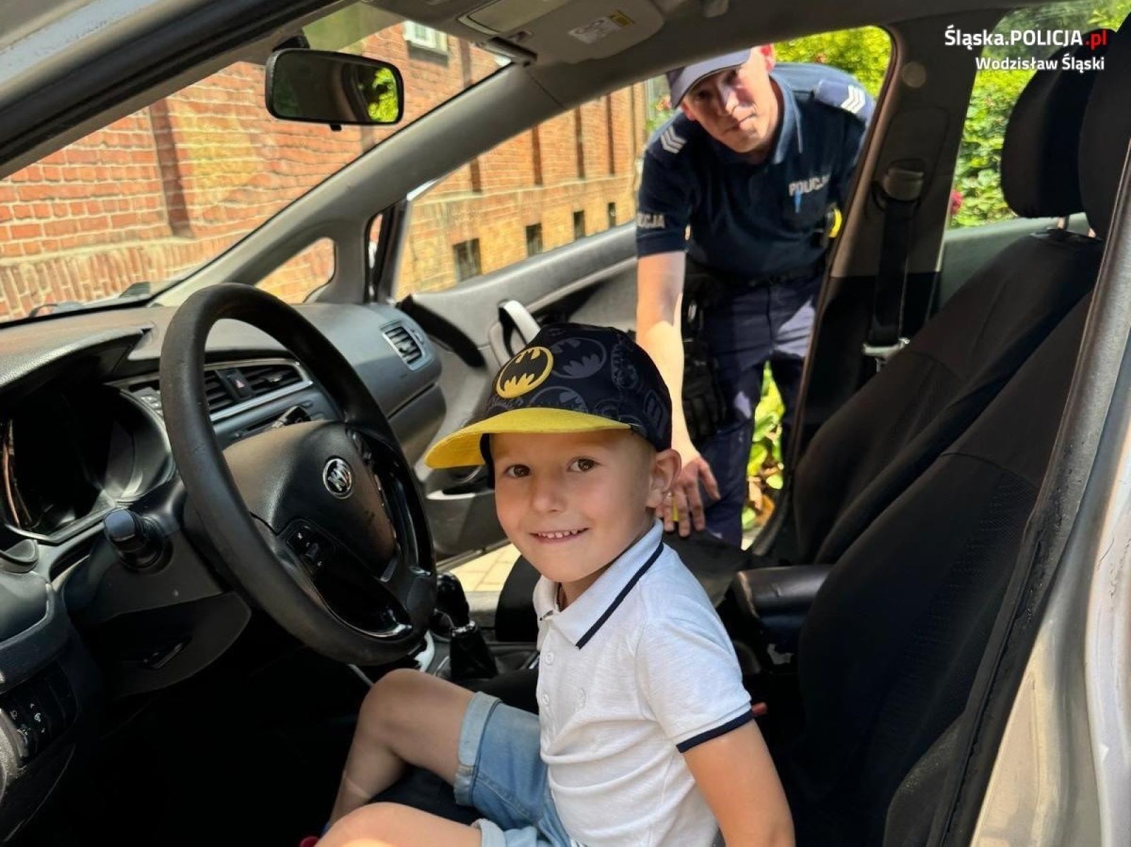 Zdjęcie w galerii na portalu naszwodzislaw.com: Festyn rodzinny z udziałem radlińskich dzielnicowych wiadomości z regionu