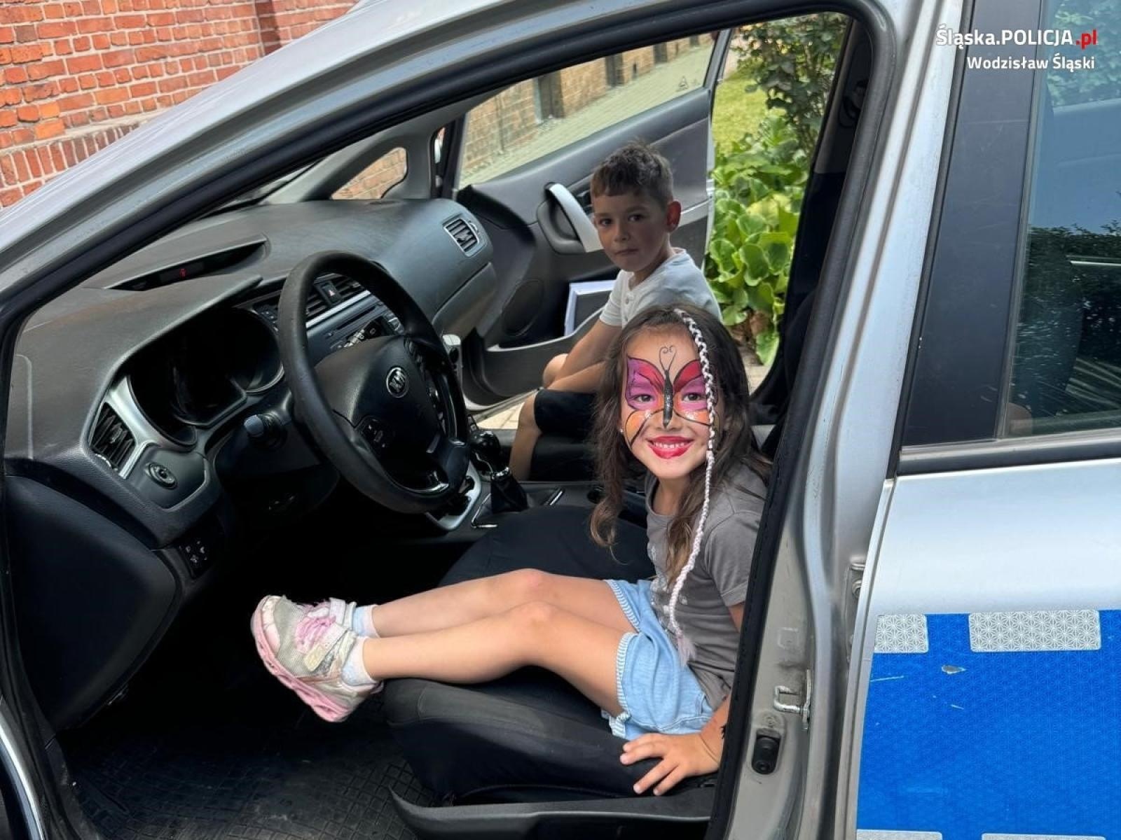 Zdjęcie w galerii na portalu naszwodzislaw.com: Festyn rodzinny z udziałem radlińskich dzielnicowych wiadomości z regionu