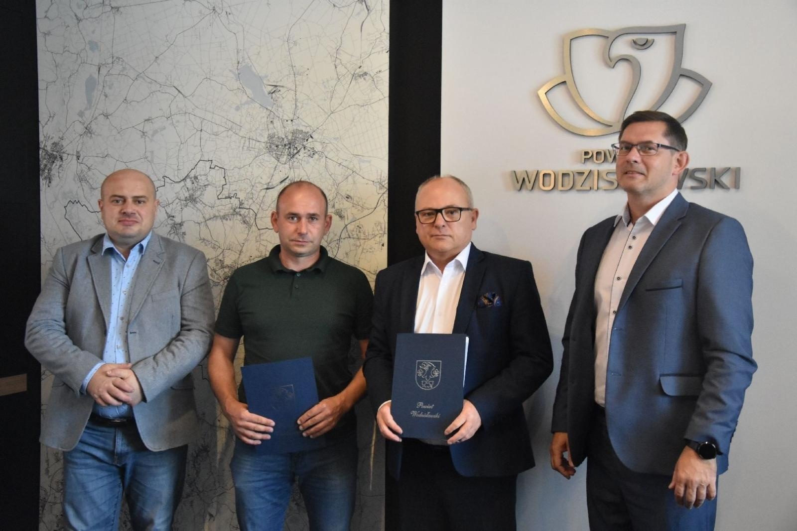 Zdjęcie w galerii na portalu naszwodzislaw.com: Droga między Olzą i Uchylskiem zostanie przebudowana. Podpisano umowę wiadomości z regionu