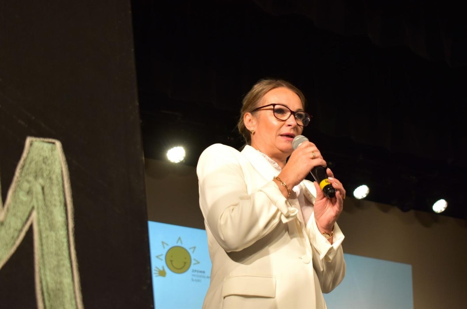 Zdjęcie w galerii na portalu naszwodzislaw.com: Dzieci - Rodzicom. Wzruszający koncert w WCK [FOTO] wiadomości z regionu