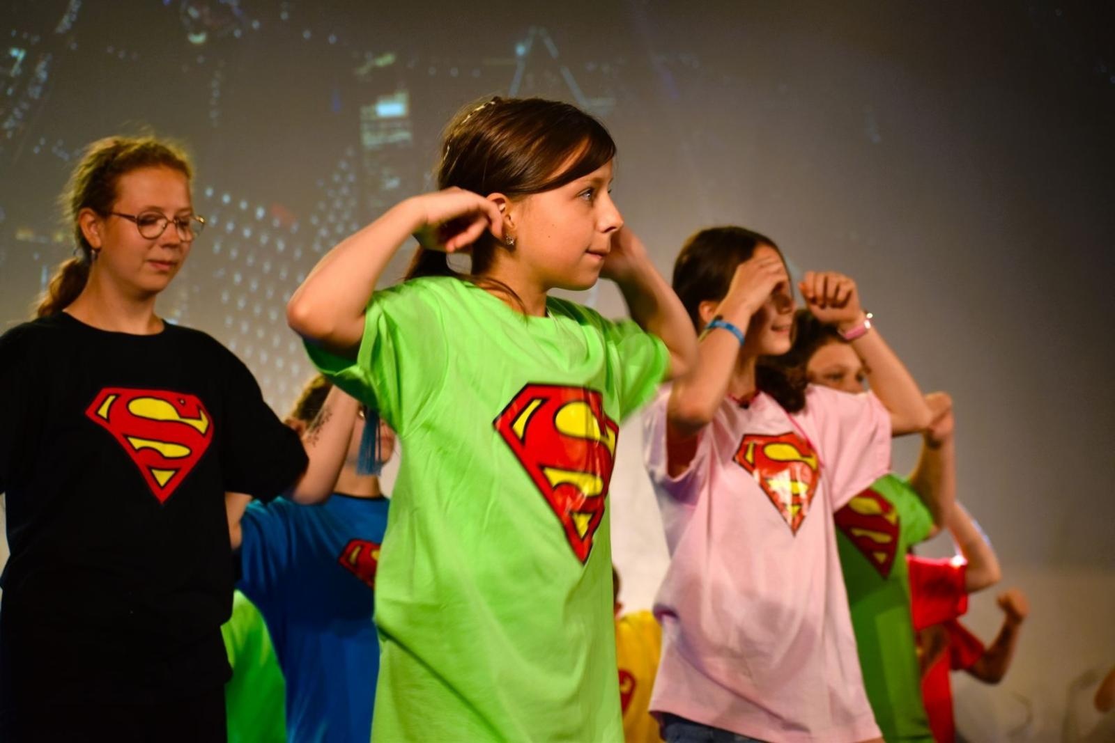 Zdjęcie w galerii na portalu naszwodzislaw.com: Dzieci - Rodzicom. Wzruszający koncert w WCK [FOTO] wiadomości z regionu