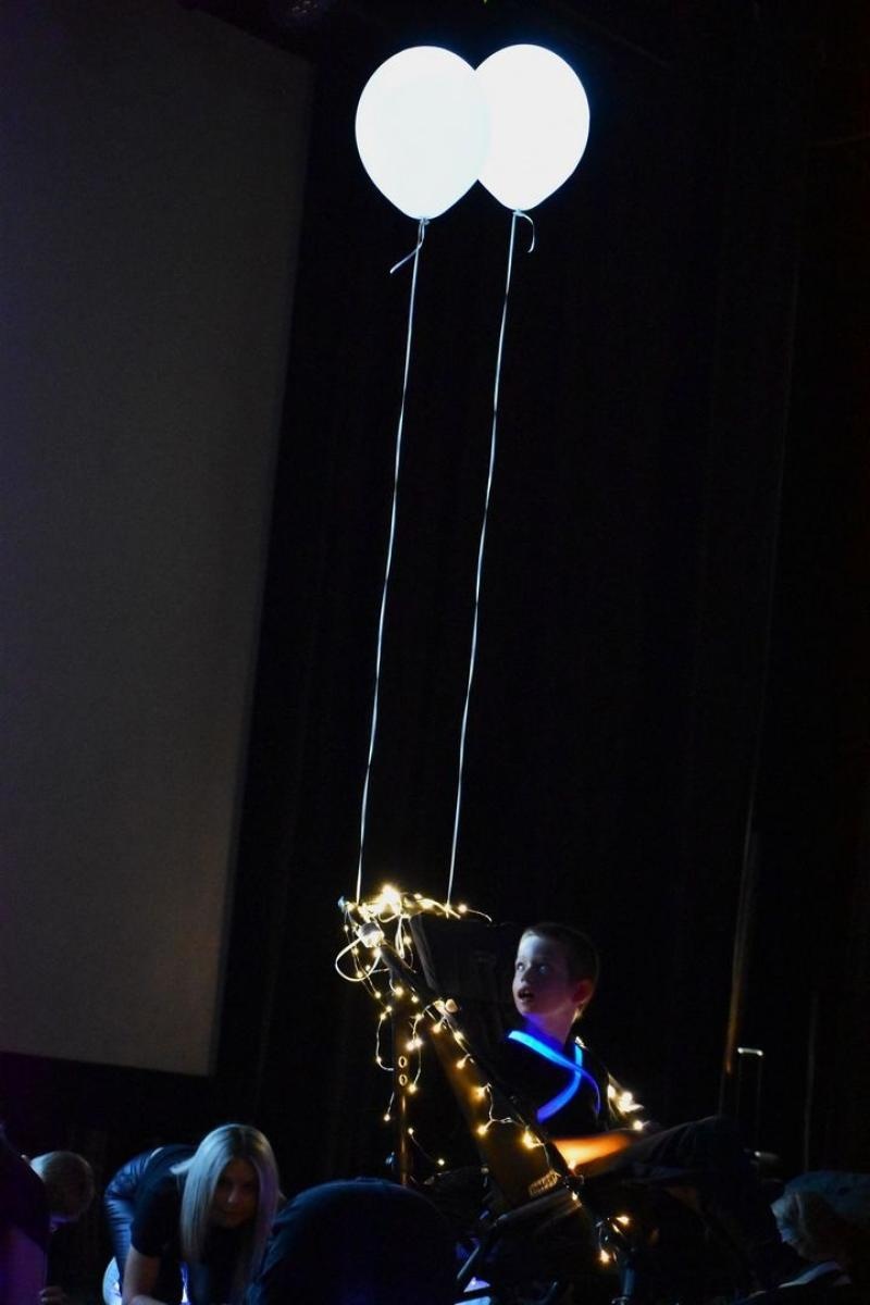 Zdjęcie w galerii na portalu naszwodzislaw.com: Dzieci - Rodzicom. Wzruszający koncert w WCK [FOTO] wiadomości z regionu