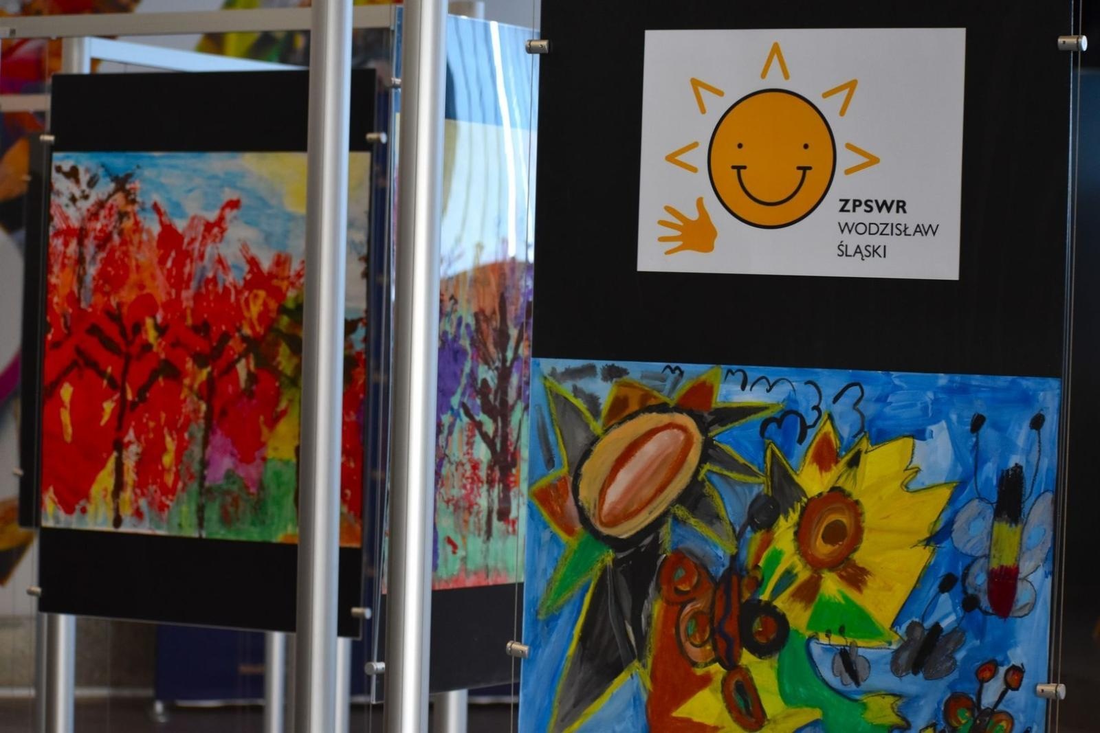 Zdjęcie w galerii na portalu naszwodzislaw.com: Dzieci - Rodzicom. Wzruszający koncert w WCK [FOTO] wiadomości z regionu