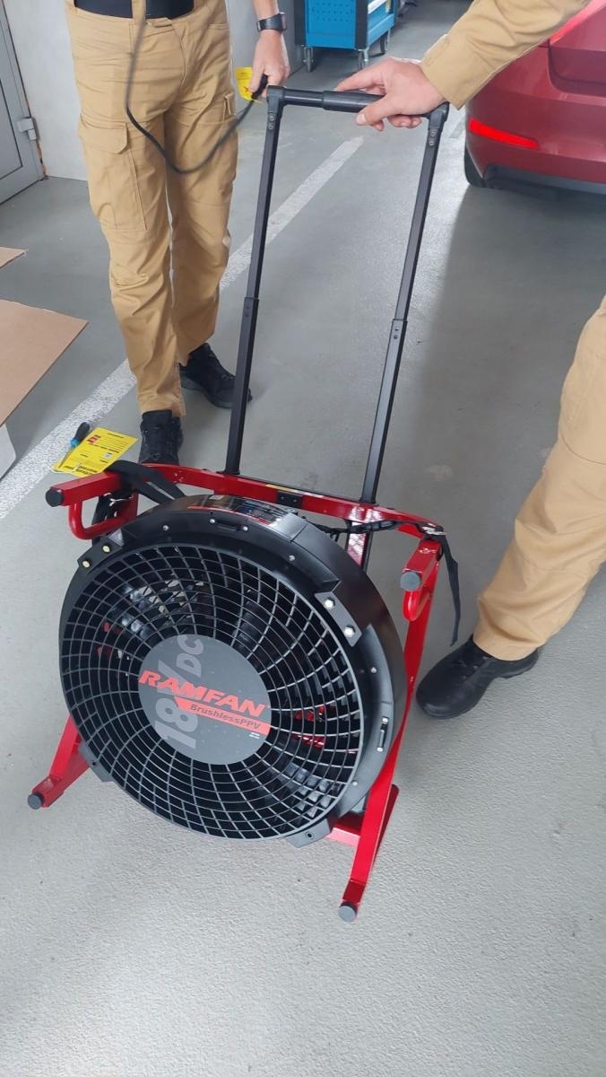 Zdjęcie w galerii na portalu naszwodzislaw.com: Nowoczesny sprzęt trafił na służbę do strażaków wiadomości z regionu