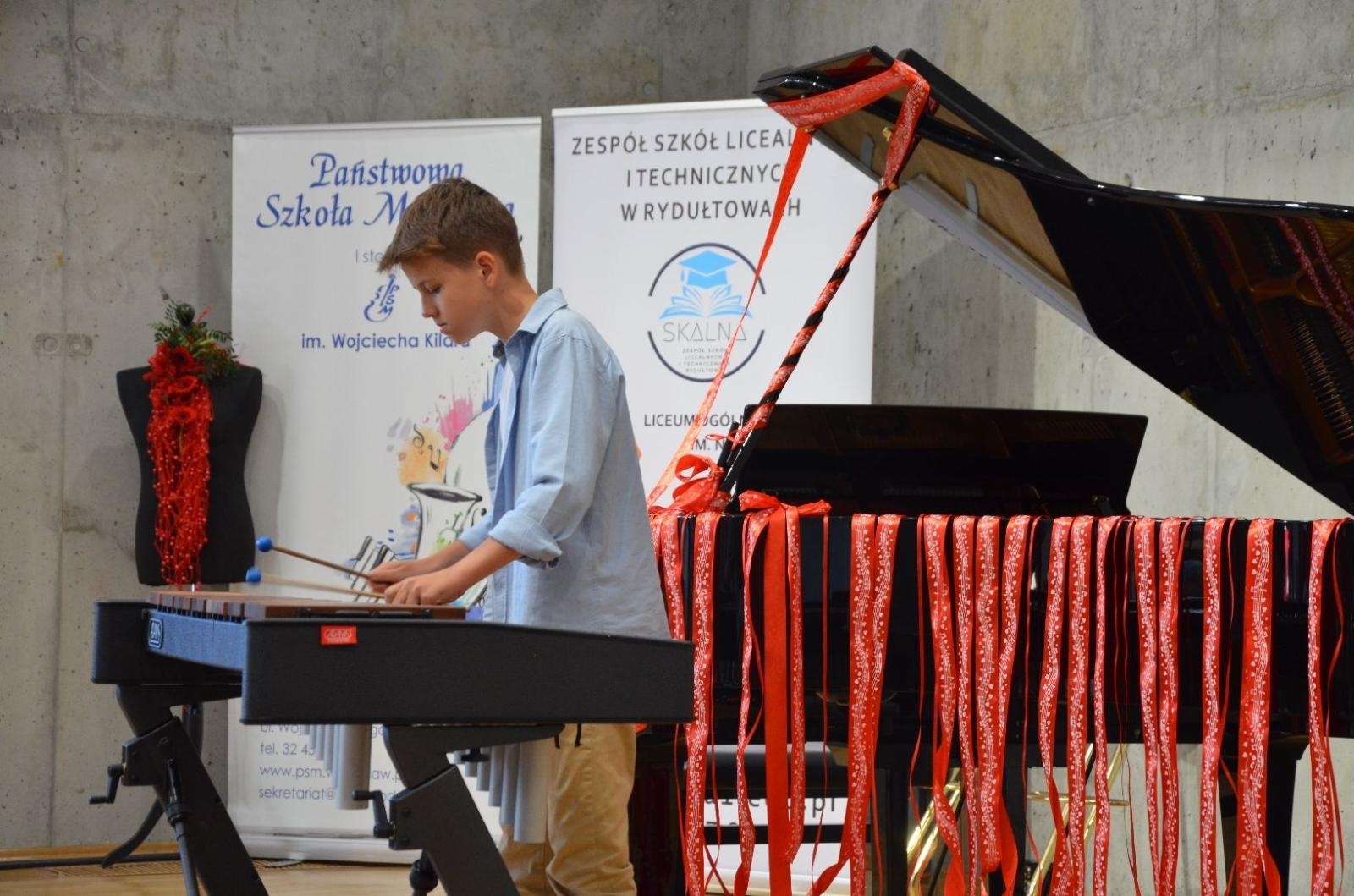 Zdjęcie w galerii na portalu naszwodzislaw.com: Dźwięki Mody. Niezwykły pokaz za nami [FOTO] wiadomości z regionu