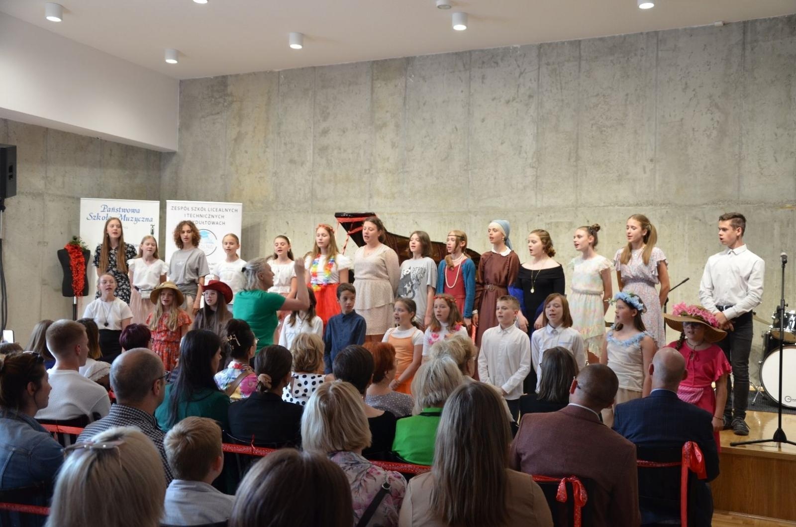 Zdjęcie w galerii na portalu naszwodzislaw.com: Dźwięki Mody. Niezwykły pokaz za nami [FOTO] wiadomości z regionu