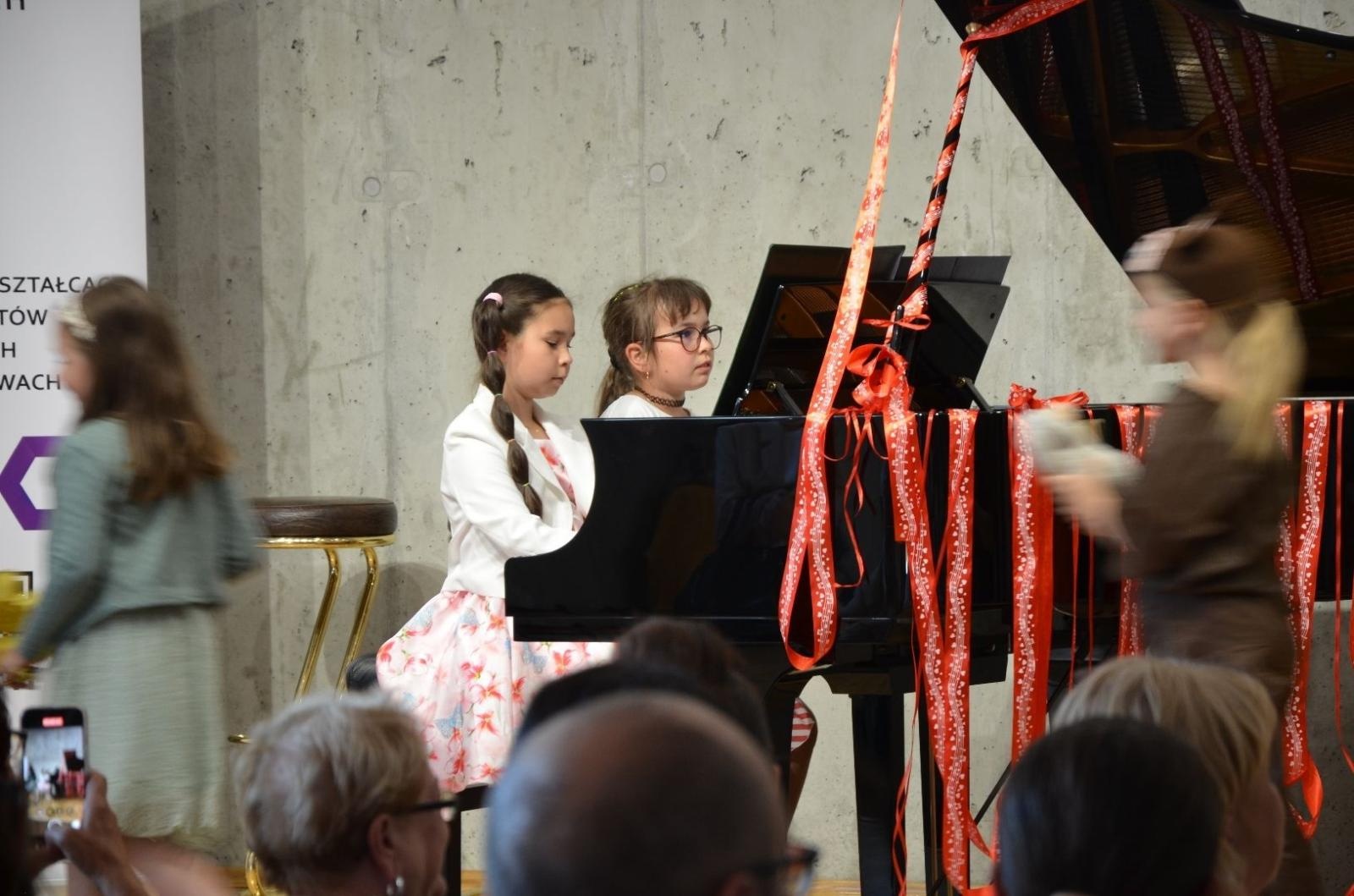 Zdjęcie w galerii na portalu naszwodzislaw.com: Dźwięki Mody. Niezwykły pokaz za nami [FOTO] wiadomości z regionu