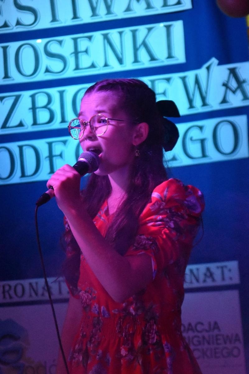 Zdjęcie w galerii na portalu naszwodzislaw.com: Gminny Przegląd Piosenki w Skrzyszowie za nami [FOTO] wiadomości z regionu