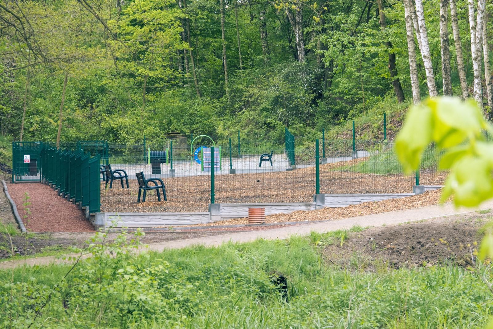 Zdjęcie w galerii na portalu naszwodzislaw.com: Wybierz się ze swoim czworonogiem na Trzy Wzgórza, ale pamiętaj o zasadach! wiadomości z regionu