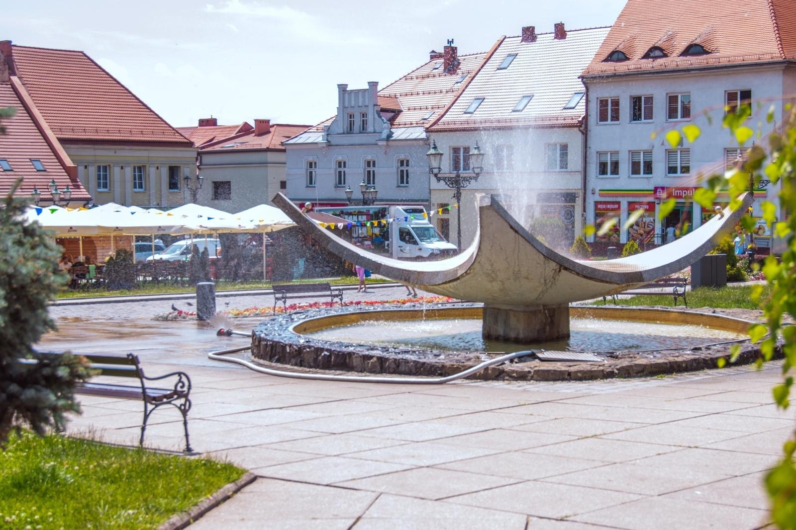 Zdjęcie w galerii na portalu naszwodzislaw.com: Kurtyny wodne na wodzisławskim rynku i Trzech Wzgórzach wiadomości z regionu