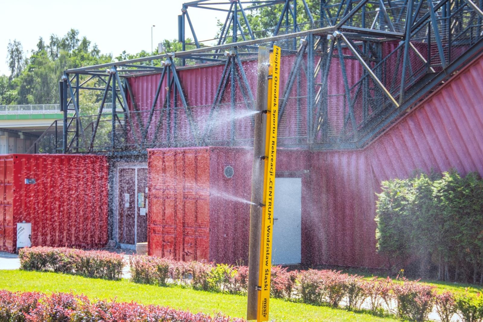 Zdjęcie w galerii na portalu naszwodzislaw.com: Kurtyny wodne na wodzisławskim rynku i Trzech Wzgórzach wiadomości z regionu