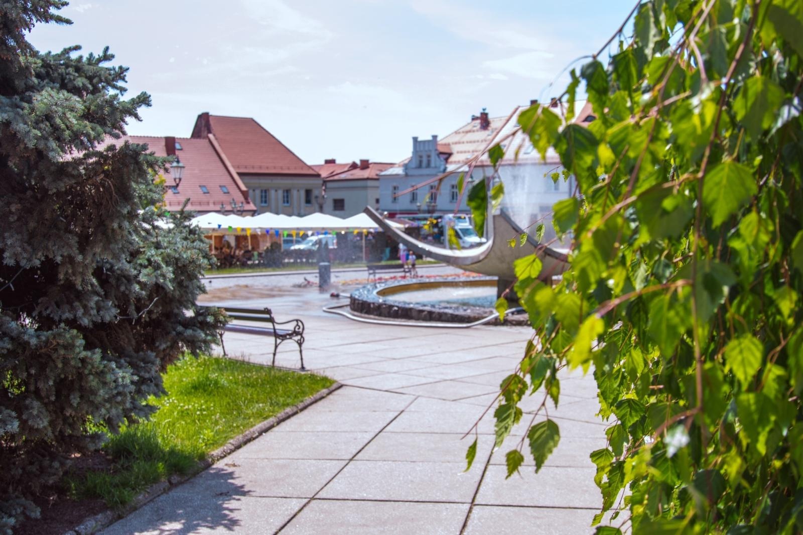 Zdjęcie w galerii na portalu naszwodzislaw.com: Kurtyny wodne na wodzisławskim rynku i Trzech Wzgórzach wiadomości z regionu