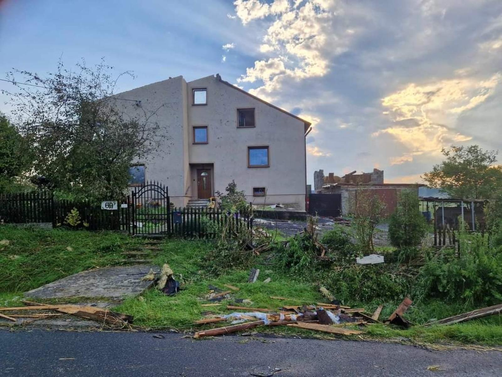 Zdjęcie w galerii na portalu naszwodzislaw.com: To był armagedon! Żywioł pokazał swą niszczycielską moc [FOTO i WIDEO] wiadomości z regionu