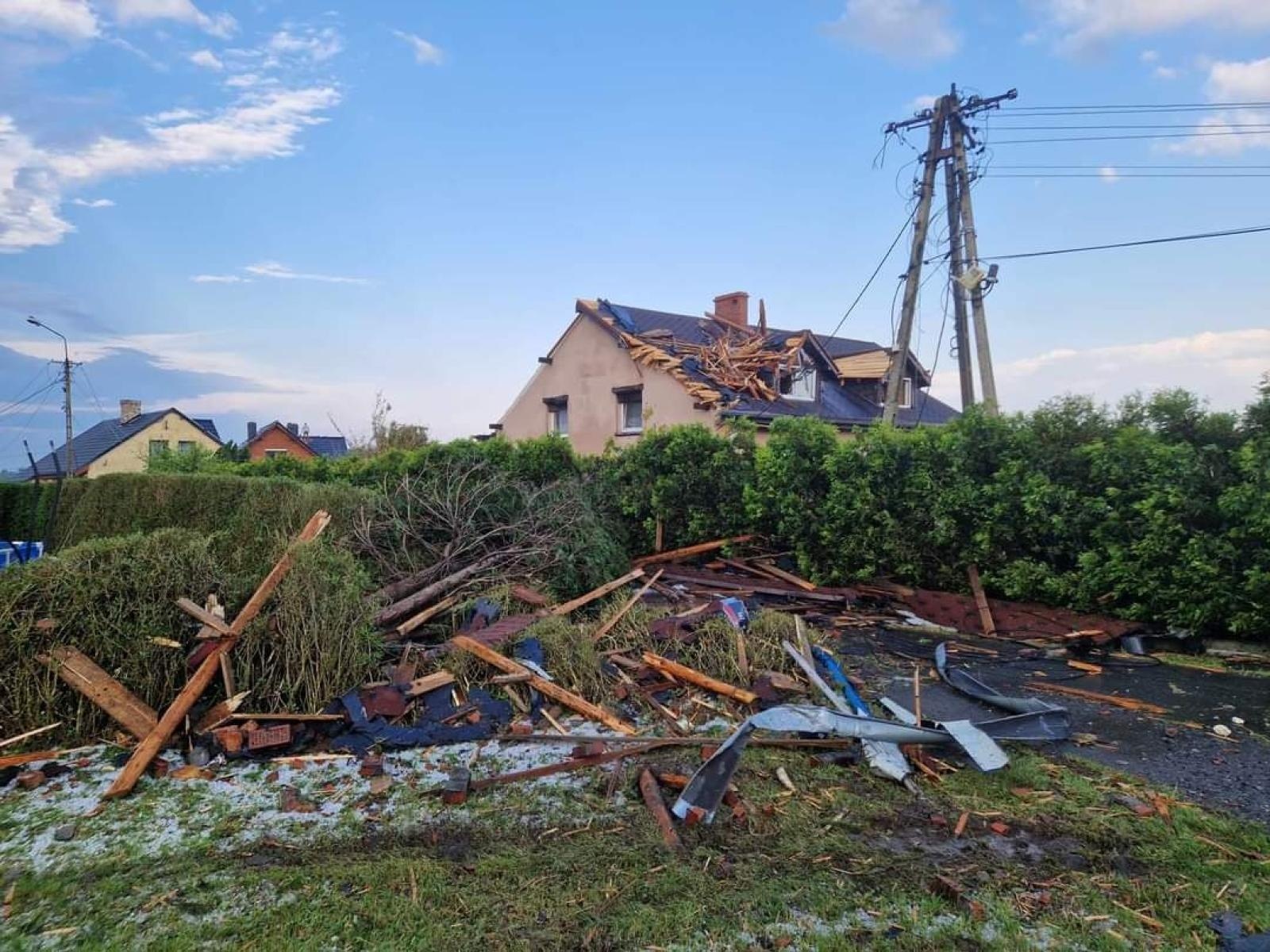 Zdjęcie w galerii na portalu naszwodzislaw.com: To był armagedon! Żywioł pokazał swą niszczycielską moc [FOTO i WIDEO] wiadomości z regionu