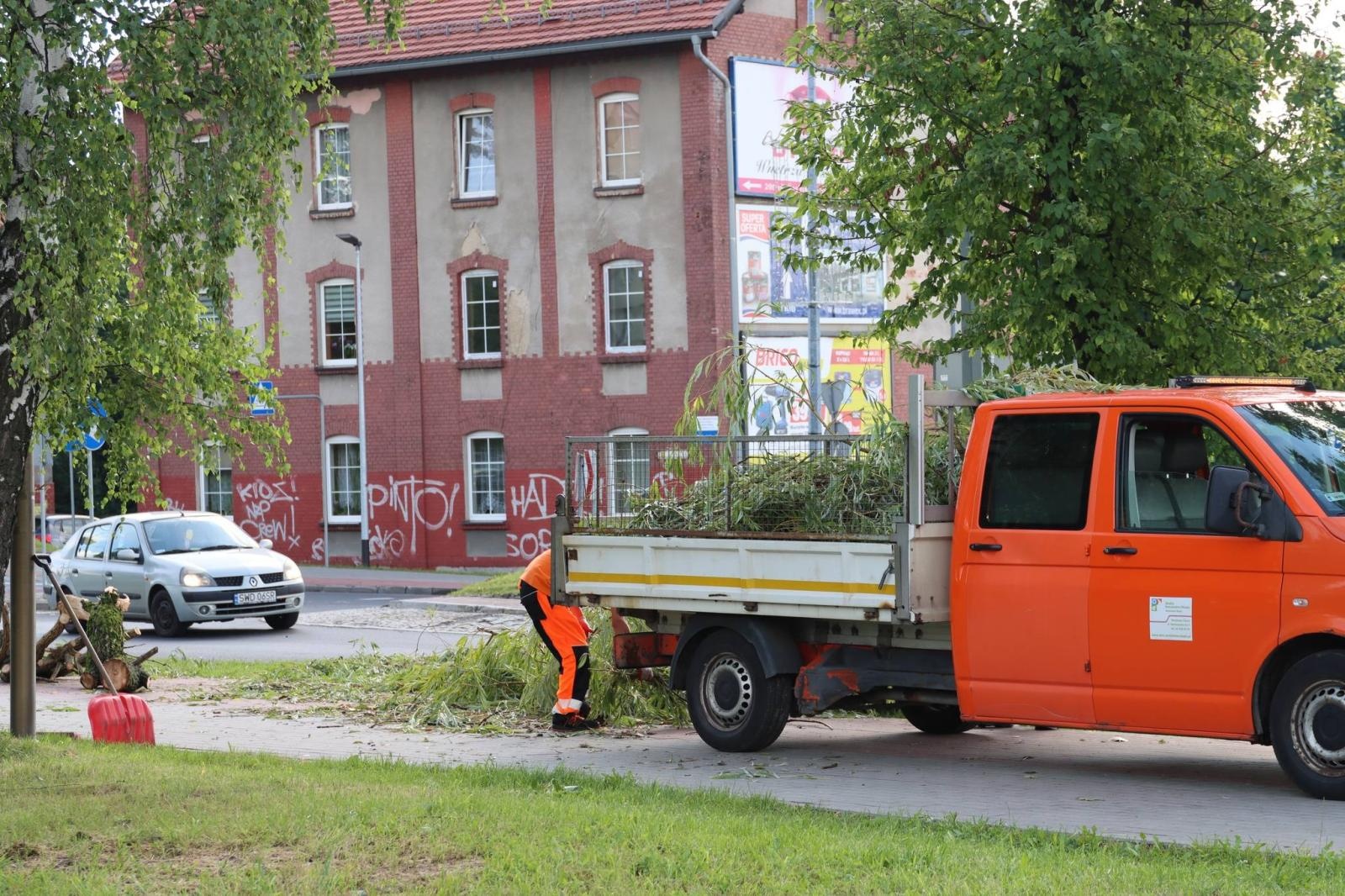 Zdjęcie w galerii na portalu naszwodzislaw.com: Miasto walczy ze skutkami nawałnicy [FOTO] wiadomości z regionu