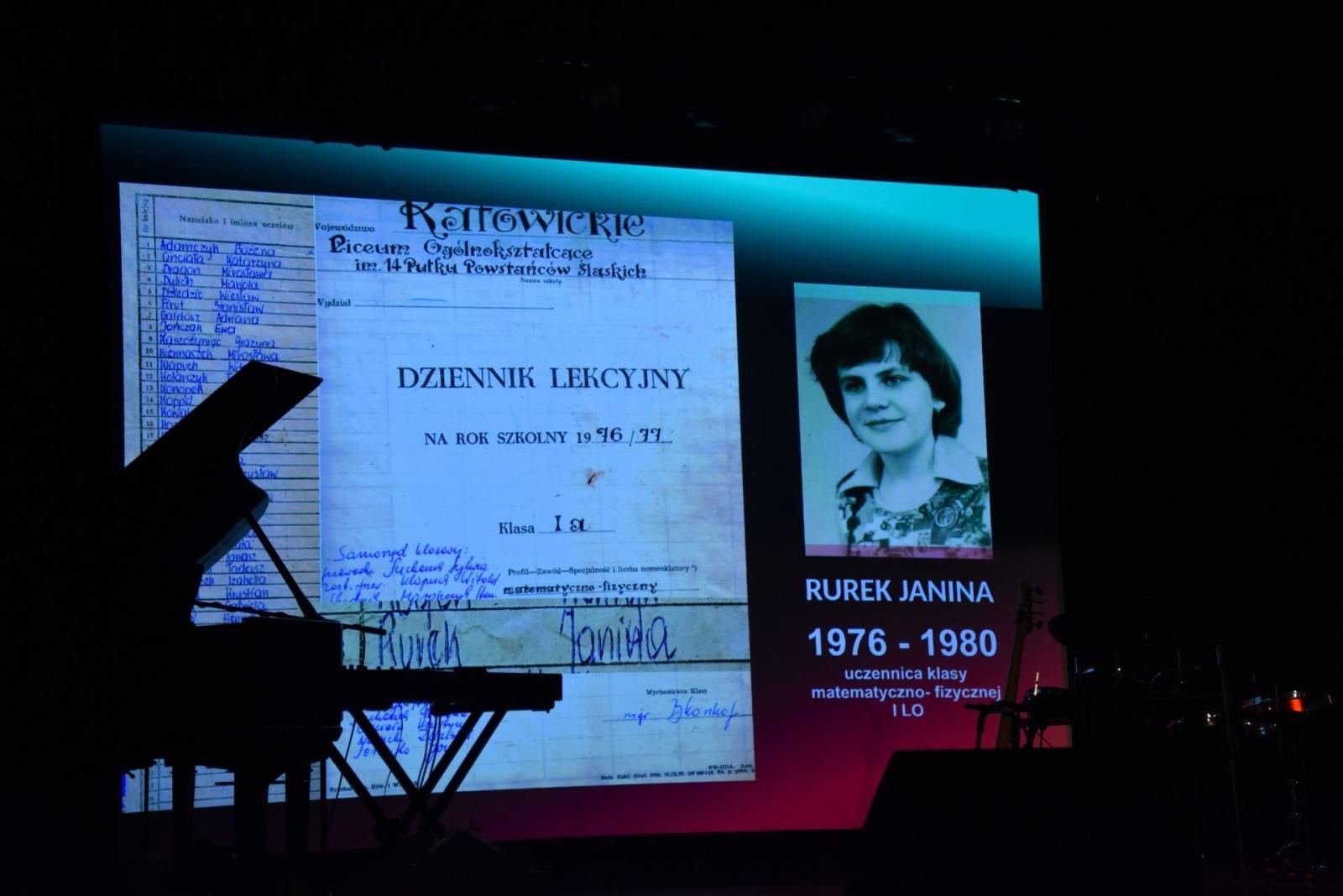 Zdjęcie w galerii na portalu naszwodzislaw.com: Odebrali świadectwa i rozpoczęli wakacje wiadomości z regionu