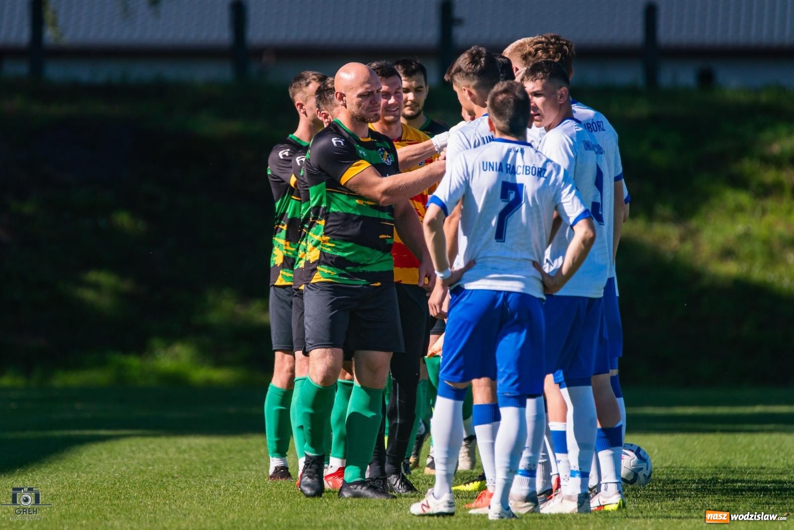 Zdjęcie w galerii na portalu naszwodzislaw.com: Unia Racibórz kontra Naprzód Syrynia. Podział punktów na zakończenie sezonu [FOTO] wiadomości z regionu