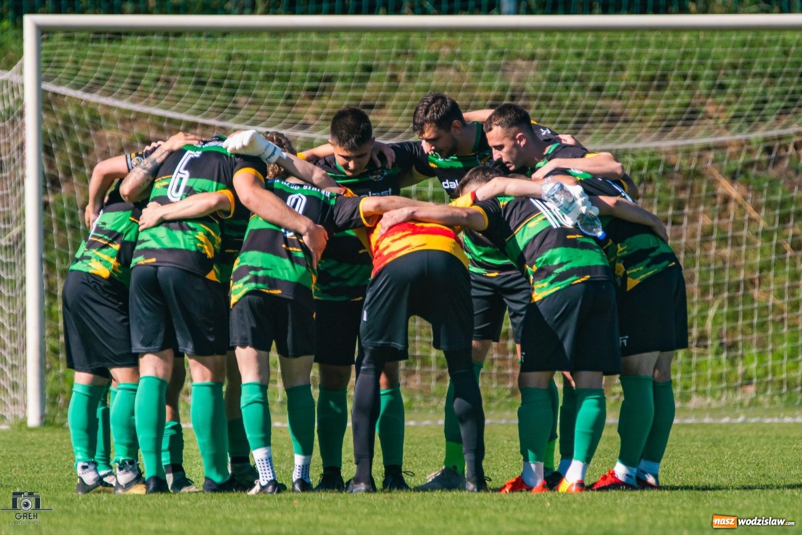 Zdjęcie w galerii na portalu naszwodzislaw.com: Unia Racibórz kontra Naprzód Syrynia. Podział punktów na zakończenie sezonu [FOTO] wiadomości z regionu