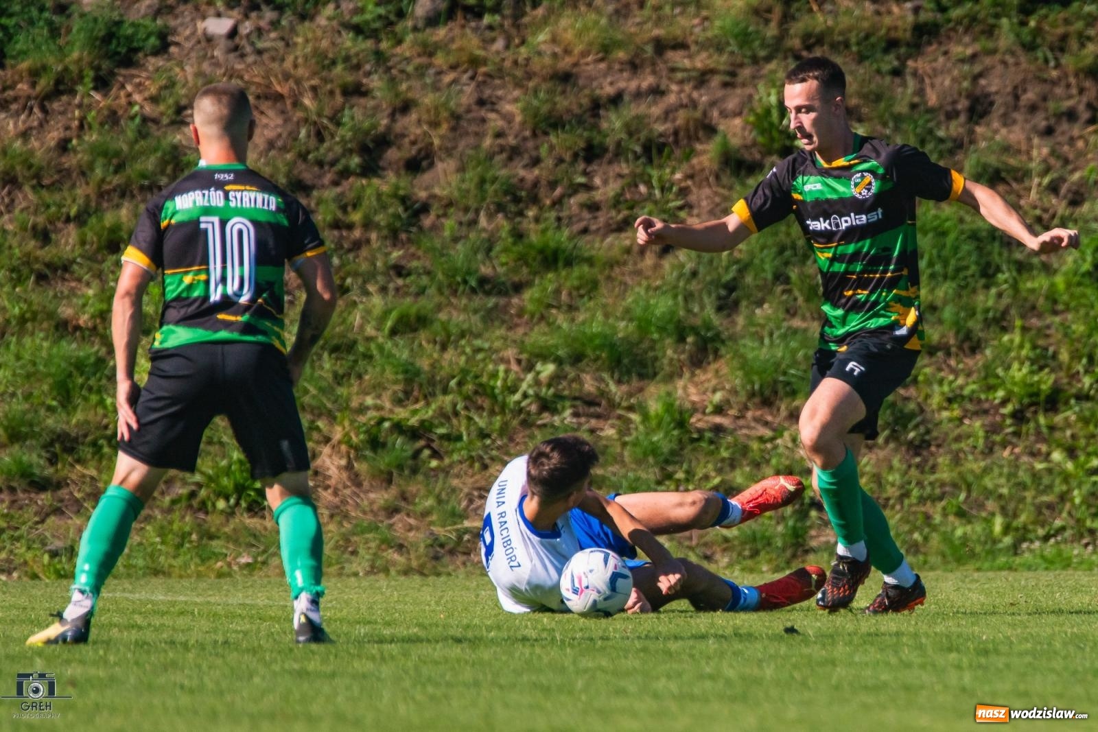 Zdjęcie w galerii na portalu naszwodzislaw.com: Unia Racibórz kontra Naprzód Syrynia. Podział punktów na zakończenie sezonu [FOTO] wiadomości z regionu