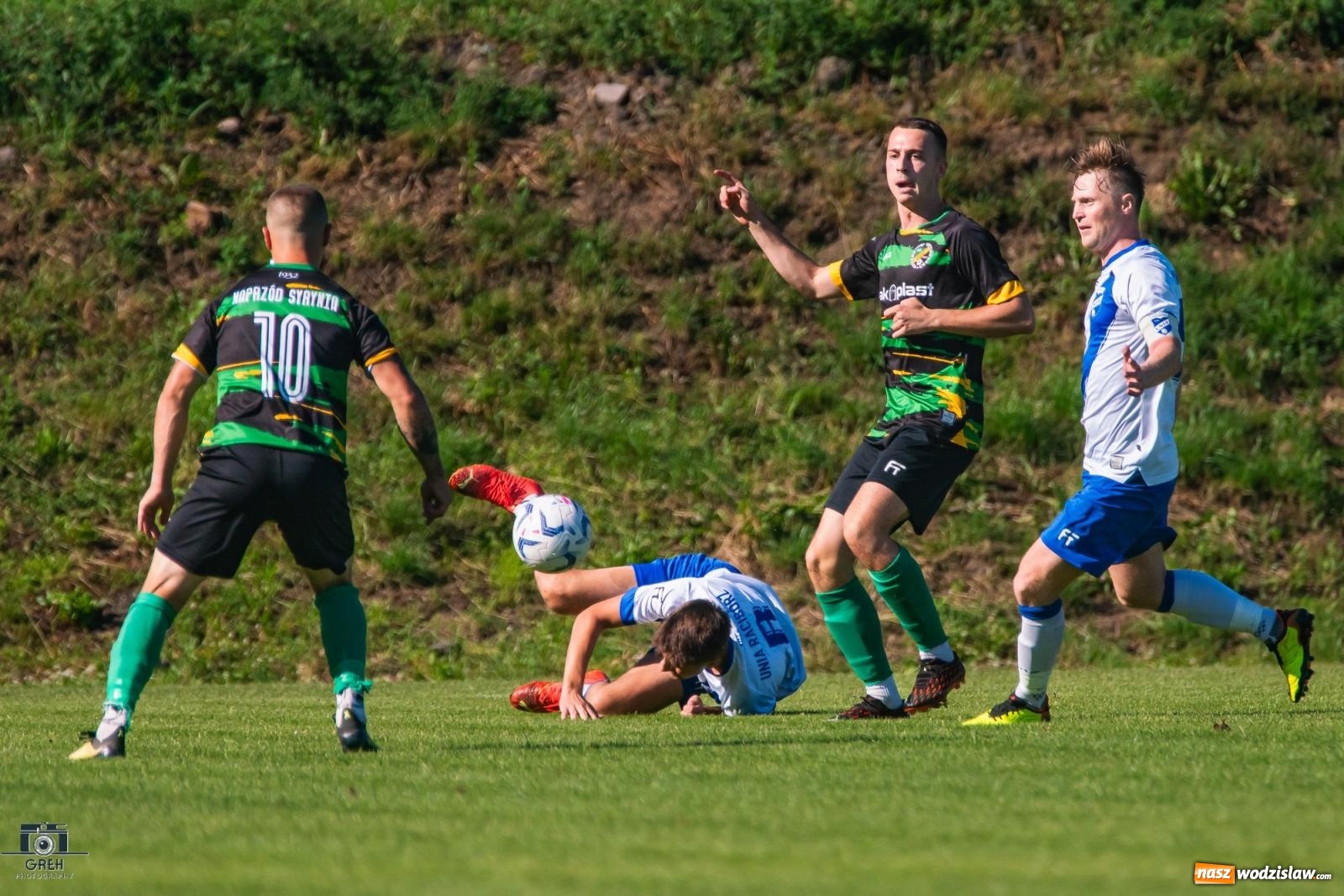 Zdjęcie w galerii na portalu naszwodzislaw.com: Unia Racibórz kontra Naprzód Syrynia. Podział punktów na zakończenie sezonu [FOTO] wiadomości z regionu