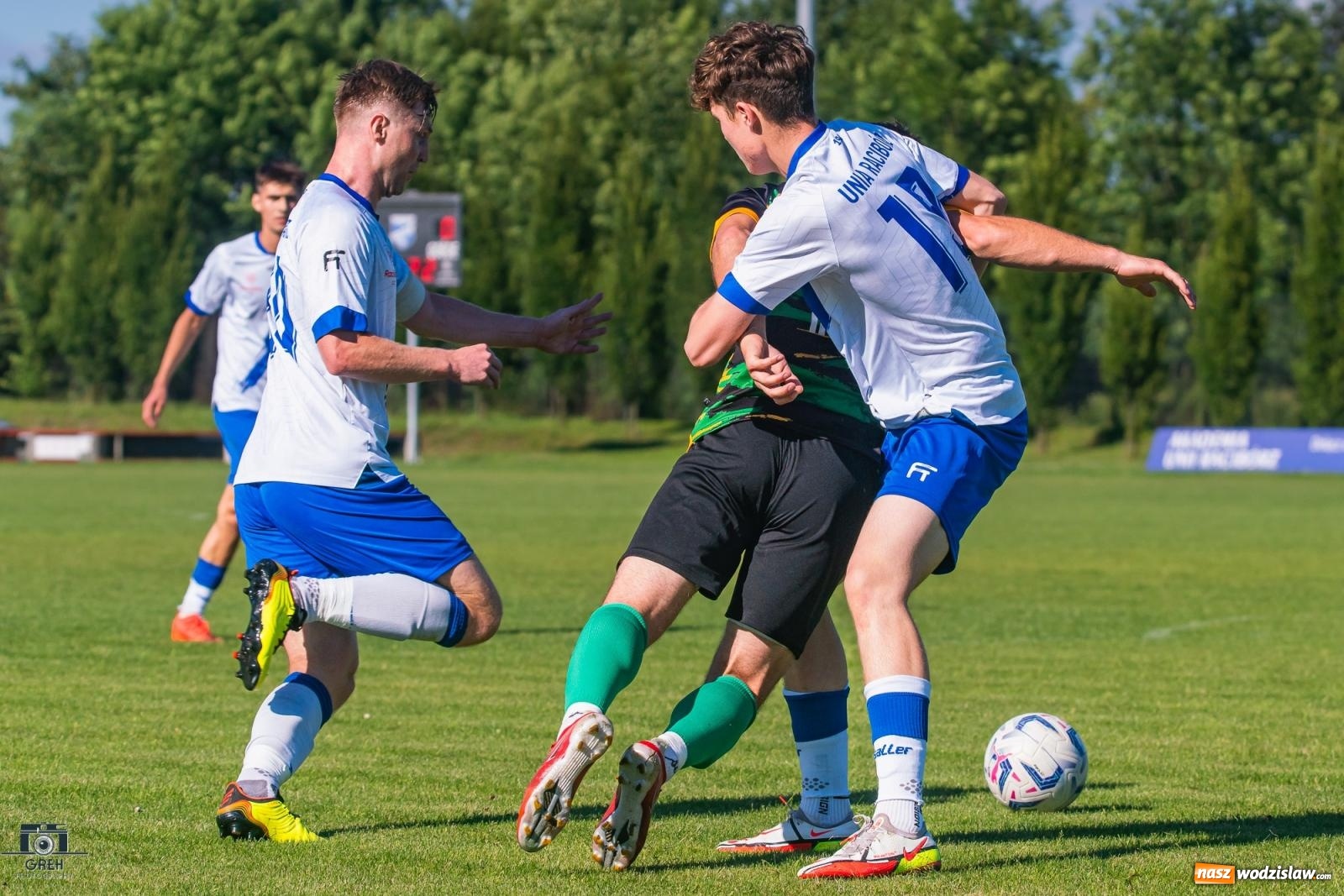 Zdjęcie w galerii na portalu naszwodzislaw.com: Unia Racibórz kontra Naprzód Syrynia. Podział punktów na zakończenie sezonu [FOTO] wiadomości z regionu