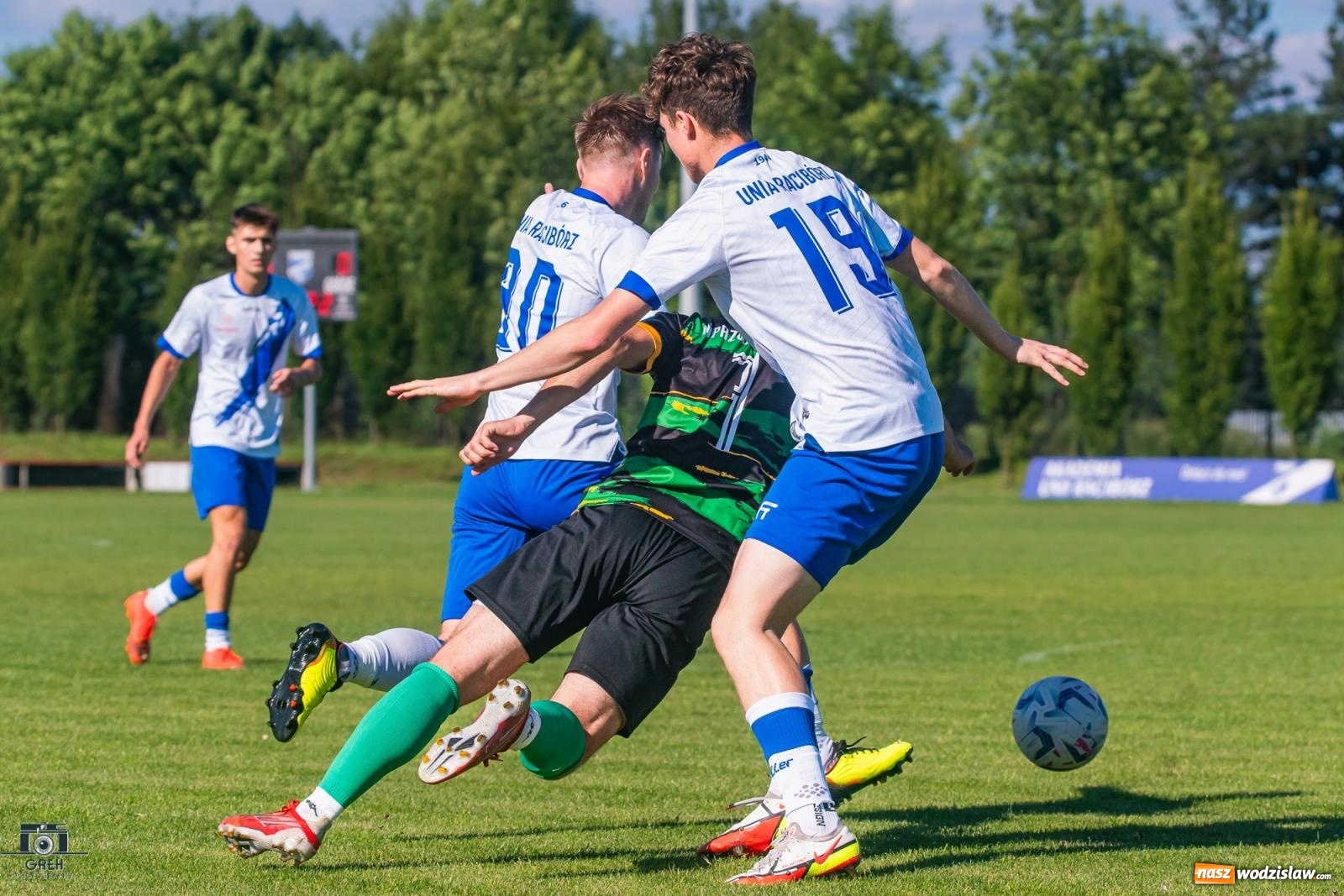 Zdjęcie w galerii na portalu naszwodzislaw.com: Unia Racibórz kontra Naprzód Syrynia. Podział punktów na zakończenie sezonu [FOTO] wiadomości z regionu