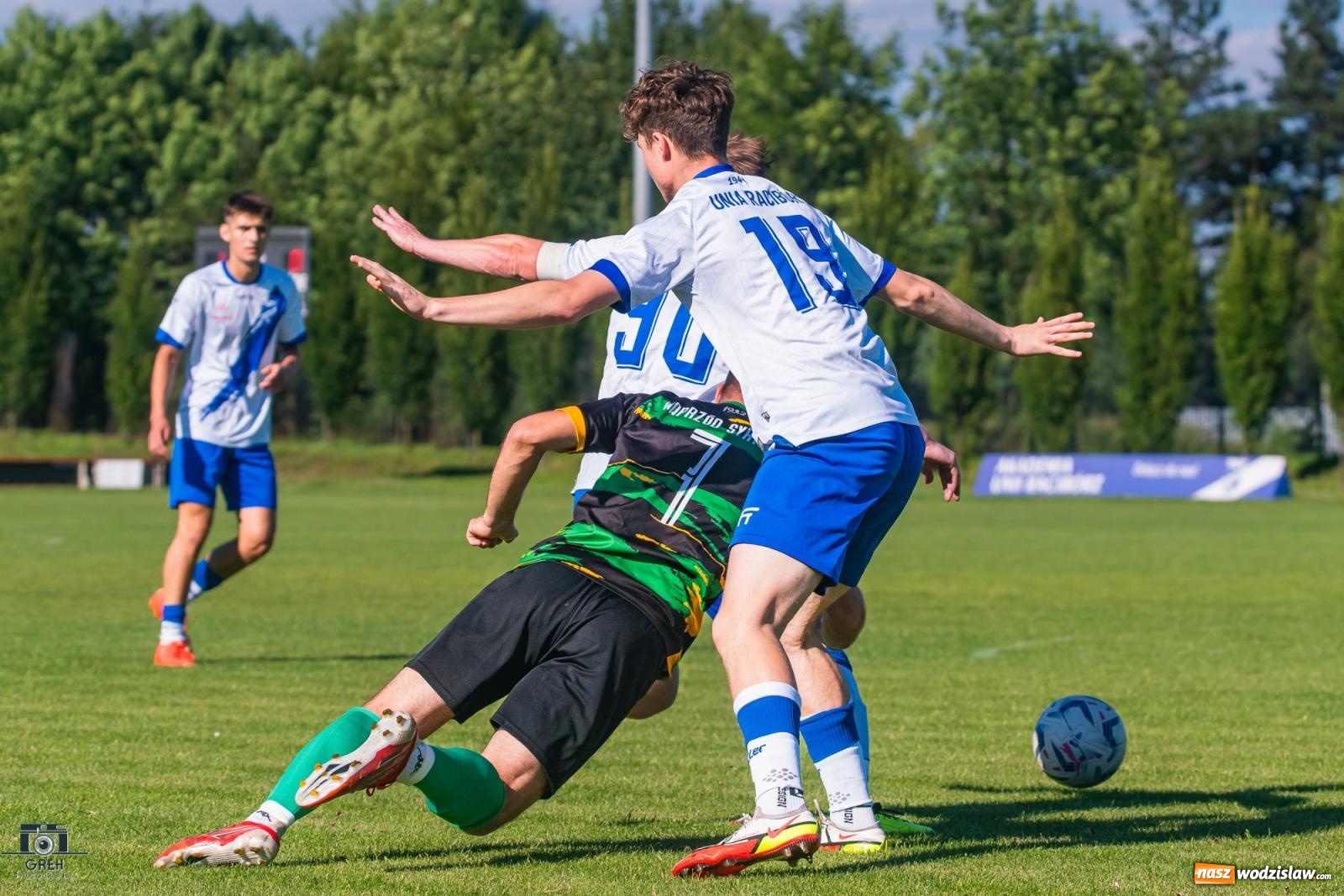 Zdjęcie w galerii na portalu naszwodzislaw.com: Unia Racibórz kontra Naprzód Syrynia. Podział punktów na zakończenie sezonu [FOTO] wiadomości z regionu