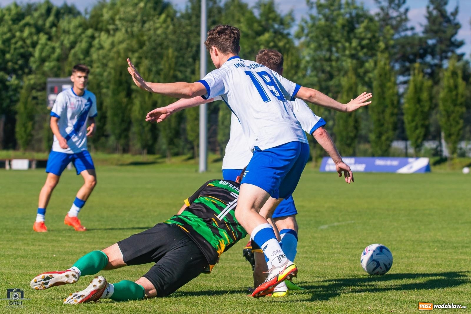 Zdjęcie w galerii na portalu naszwodzislaw.com: Unia Racibórz kontra Naprzód Syrynia. Podział punktów na zakończenie sezonu [FOTO] wiadomości z regionu