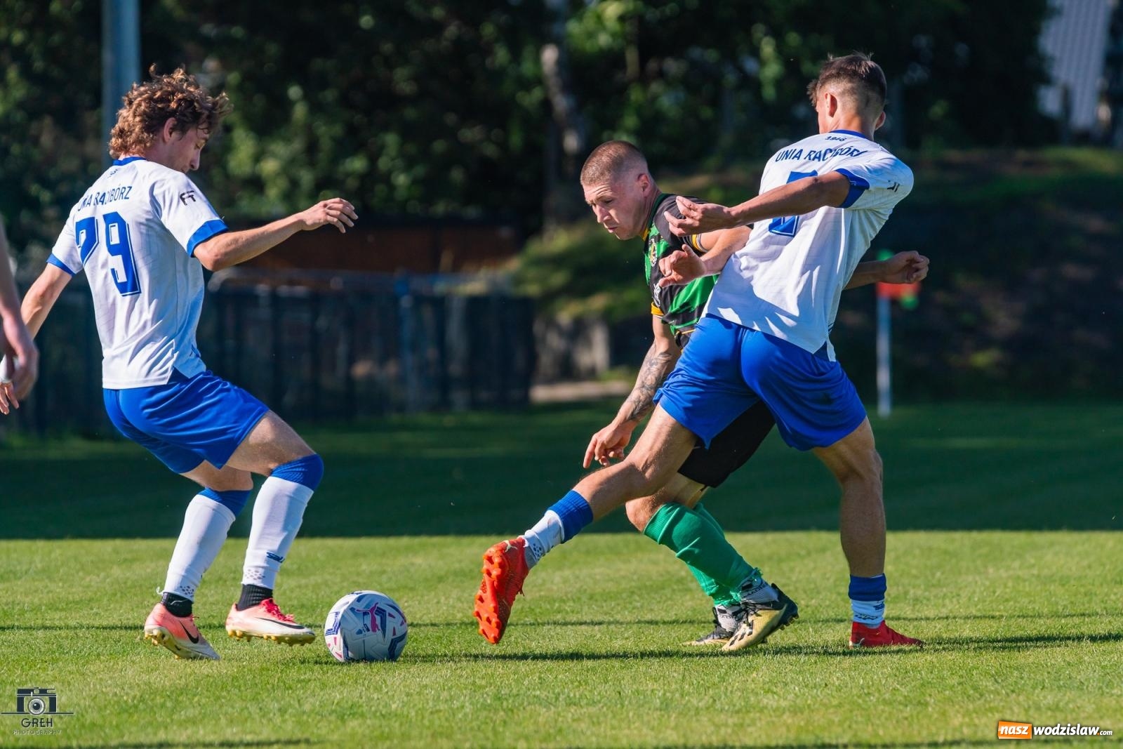 Zdjęcie w galerii na portalu naszwodzislaw.com: Unia Racibórz kontra Naprzód Syrynia. Podział punktów na zakończenie sezonu [FOTO] wiadomości z regionu