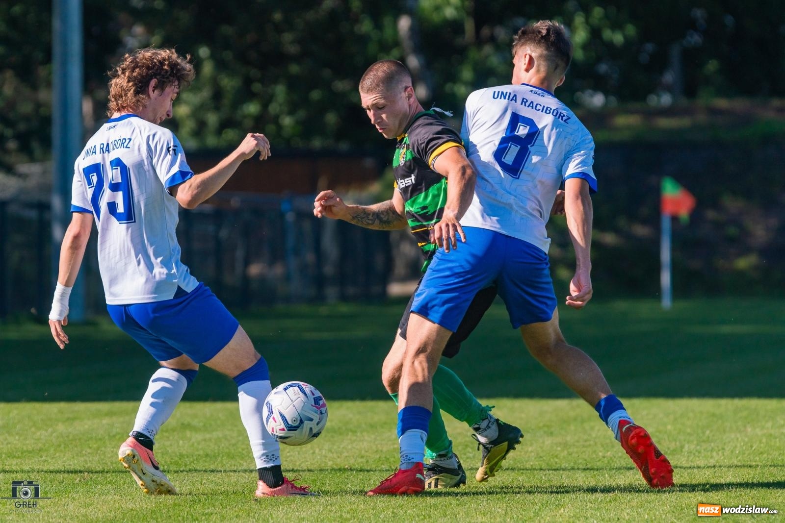 Zdjęcie w galerii na portalu naszwodzislaw.com: Unia Racibórz kontra Naprzód Syrynia. Podział punktów na zakończenie sezonu [FOTO] wiadomości z regionu