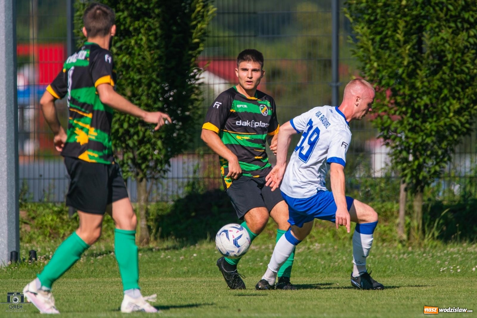 Zdjęcie w galerii na portalu naszwodzislaw.com: Unia Racibórz kontra Naprzód Syrynia. Podział punktów na zakończenie sezonu [FOTO] wiadomości z regionu