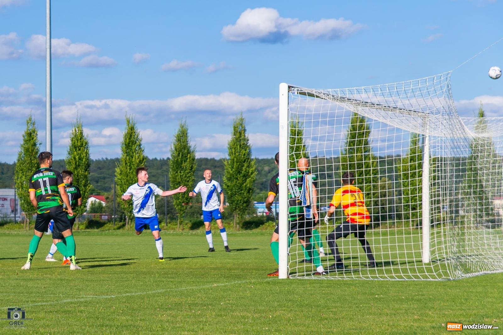 Zdjęcie w galerii na portalu naszwodzislaw.com: Unia Racibórz kontra Naprzód Syrynia. Podział punktów na zakończenie sezonu [FOTO] wiadomości z regionu