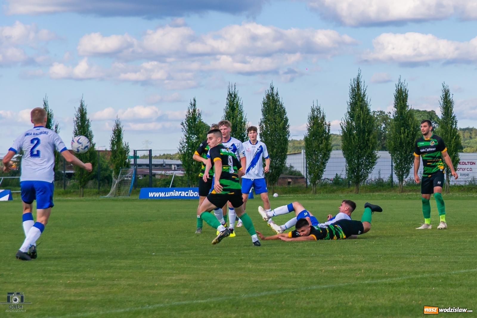 Zdjęcie w galerii na portalu naszwodzislaw.com: Unia Racibórz kontra Naprzód Syrynia. Podział punktów na zakończenie sezonu [FOTO] wiadomości z regionu