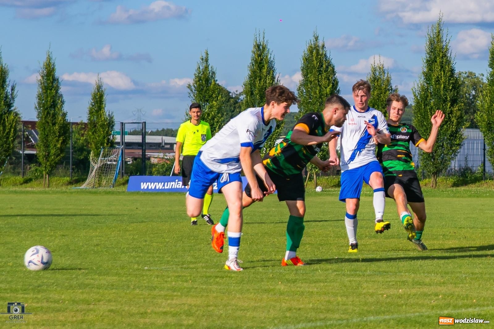 Zdjęcie w galerii na portalu naszwodzislaw.com: Unia Racibórz kontra Naprzód Syrynia. Podział punktów na zakończenie sezonu [FOTO] wiadomości z regionu