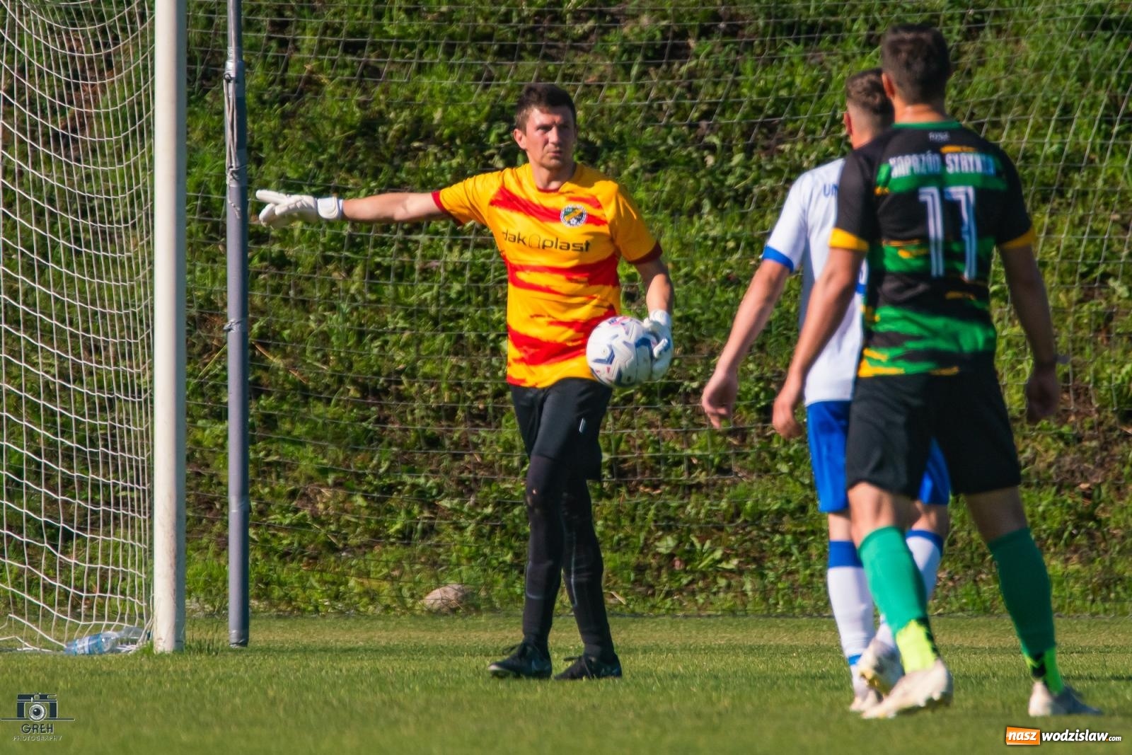 Zdjęcie w galerii na portalu naszwodzislaw.com: Unia Racibórz kontra Naprzód Syrynia. Podział punktów na zakończenie sezonu [FOTO] wiadomości z regionu