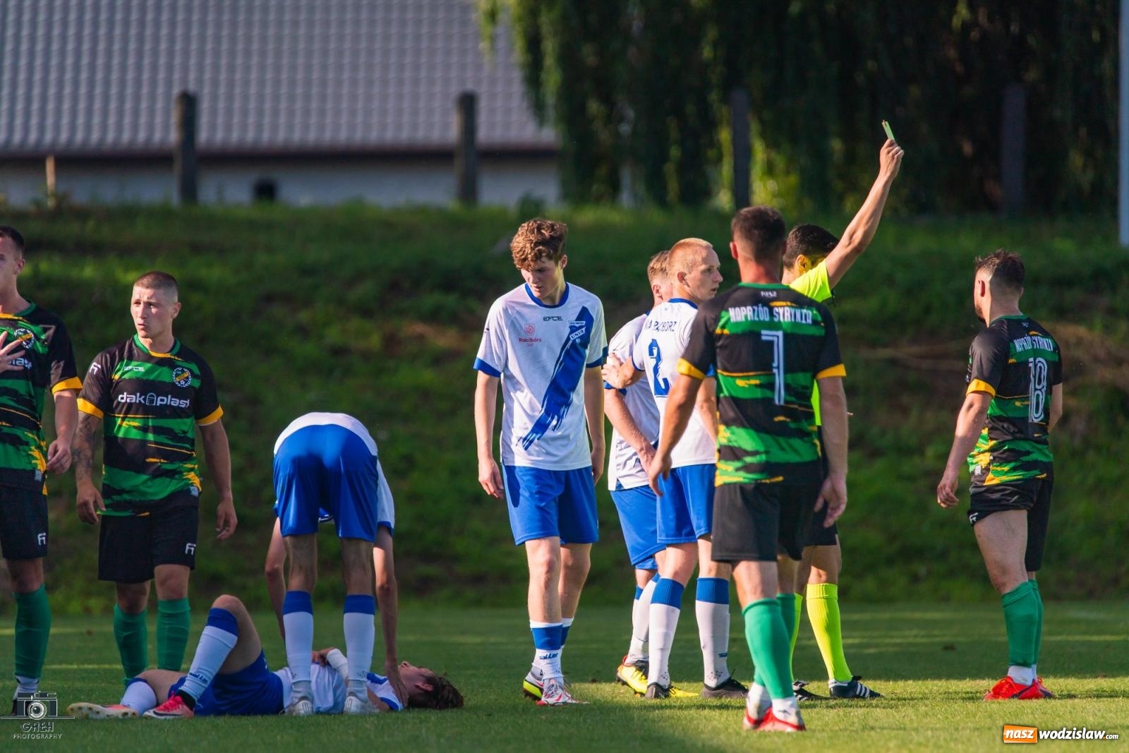 Zdjęcie w galerii na portalu naszwodzislaw.com: Unia Racibórz kontra Naprzód Syrynia. Podział punktów na zakończenie sezonu [FOTO] wiadomości z regionu