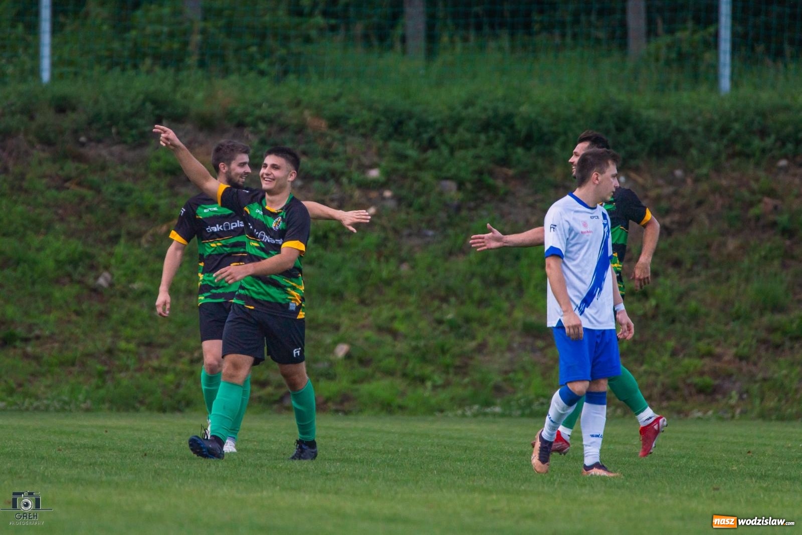 Zdjęcie w galerii na portalu naszwodzislaw.com: Unia Racibórz kontra Naprzód Syrynia. Podział punktów na zakończenie sezonu [FOTO] wiadomości z regionu